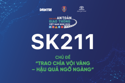 SK211 – “Biển cảnh báo về độ tuổi được phép điều khiển, mức xử phạt khi giao quyền điều khiển cho người chưa đủ tuổi theo quy định gắn trên xe mô tô, xe gắn máy”